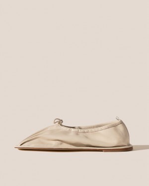 Women's Hereu Puntera Pleated-toe Flats Light Beige | Canada-86SHUMIZD